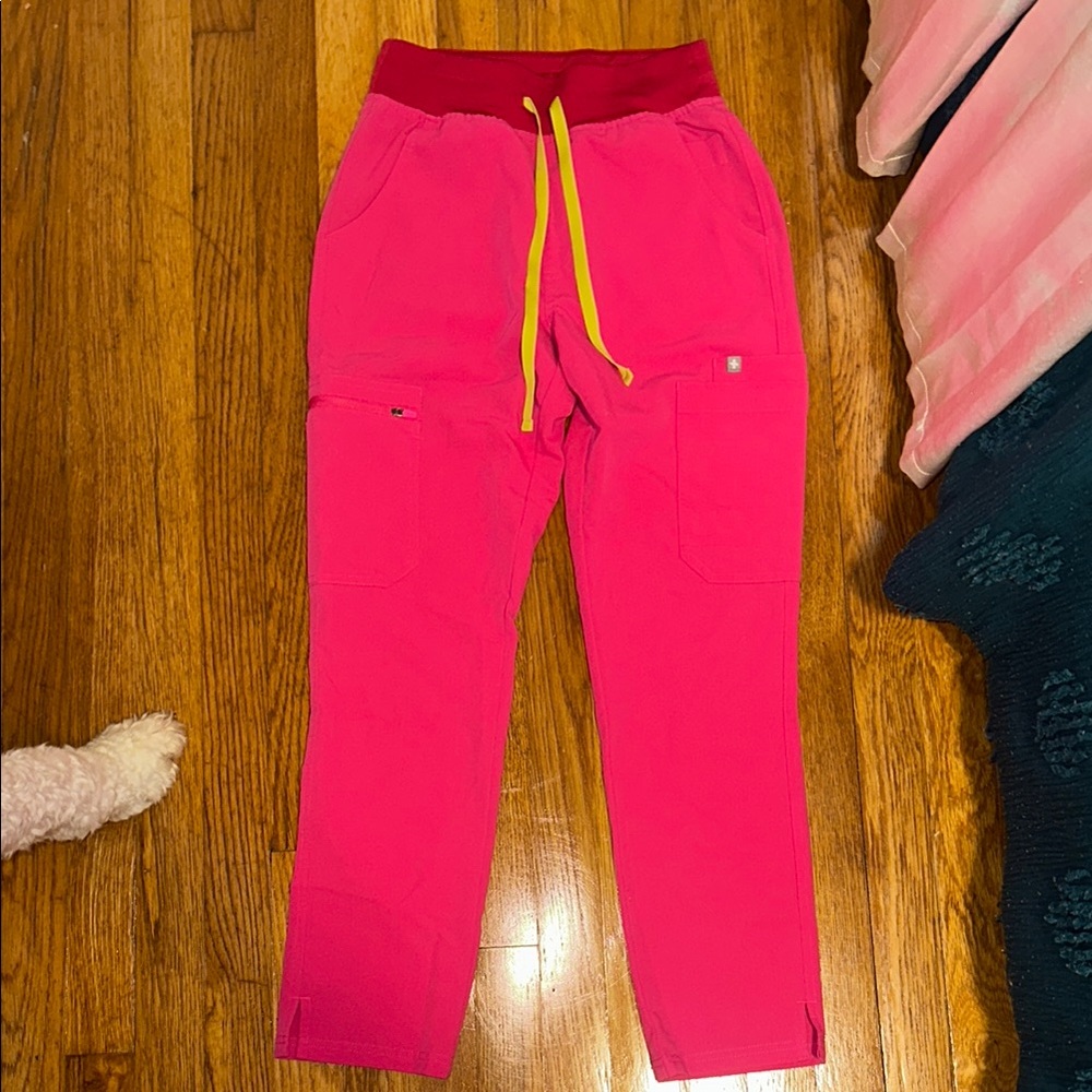 FIGs petite yola skinny scrub pants!